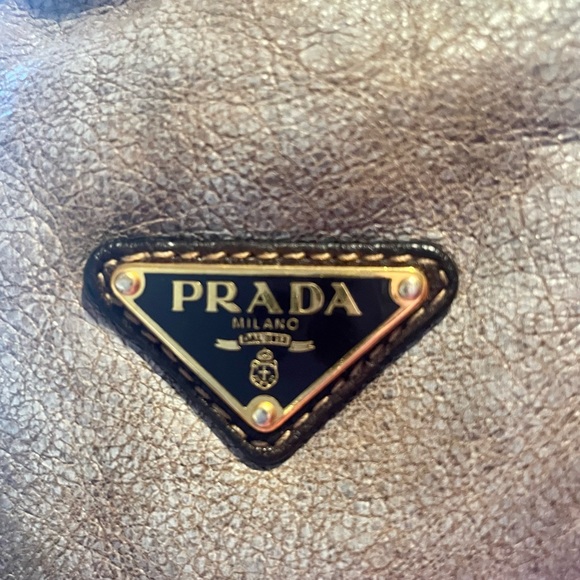 Gorgeous Prada fox and shearling bag - Picture 5 of 6